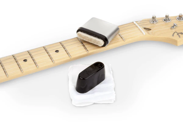 Limpiador Fender De Cuerdas Speed Slick Guitar String Cleaner, Black/silver